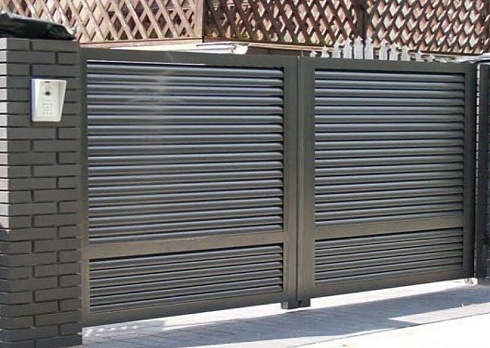 Распашные ворота жалюзи с типом заполнения Люкс 2500х1800 мм  в  Тихорецк! по низким ценам